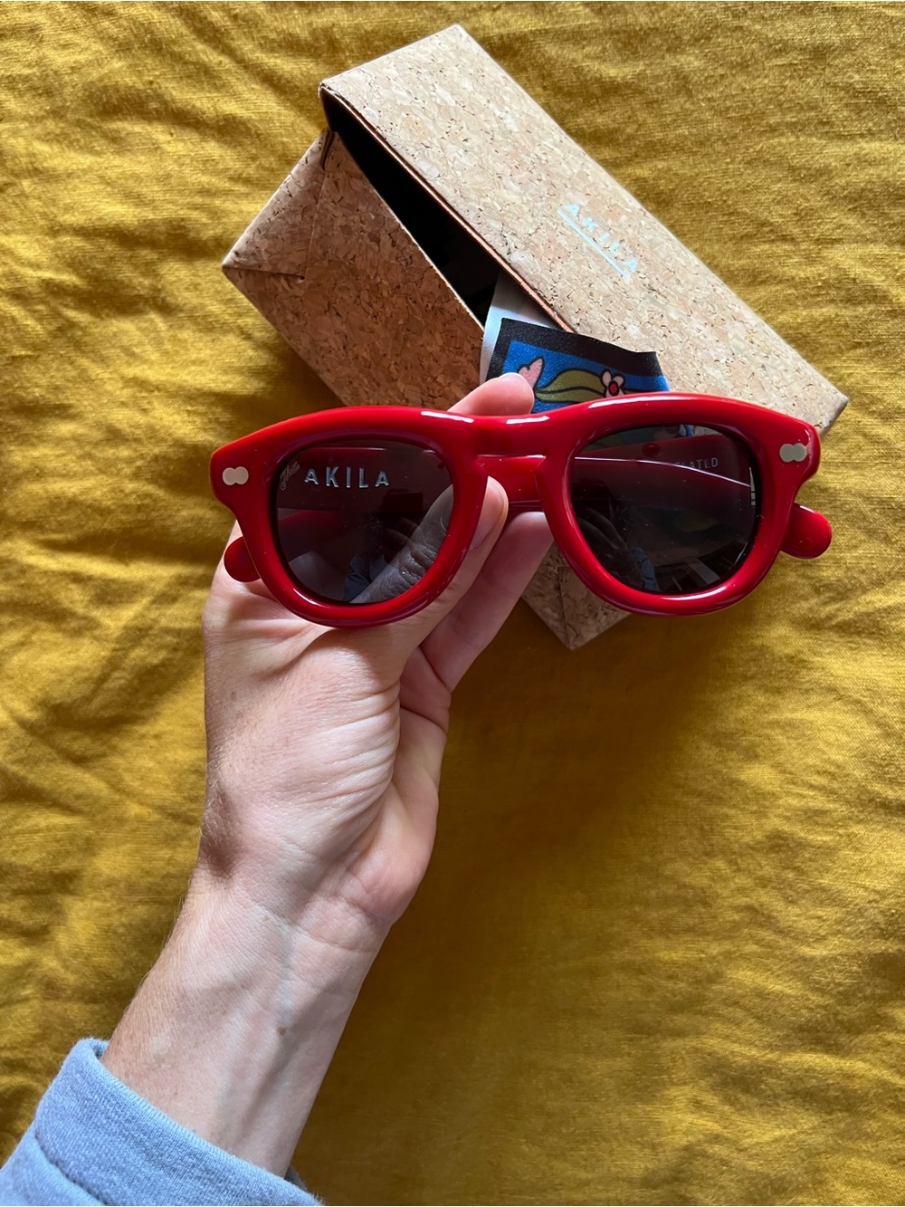 Akila red Sunglasses Case in cork Natural Brown